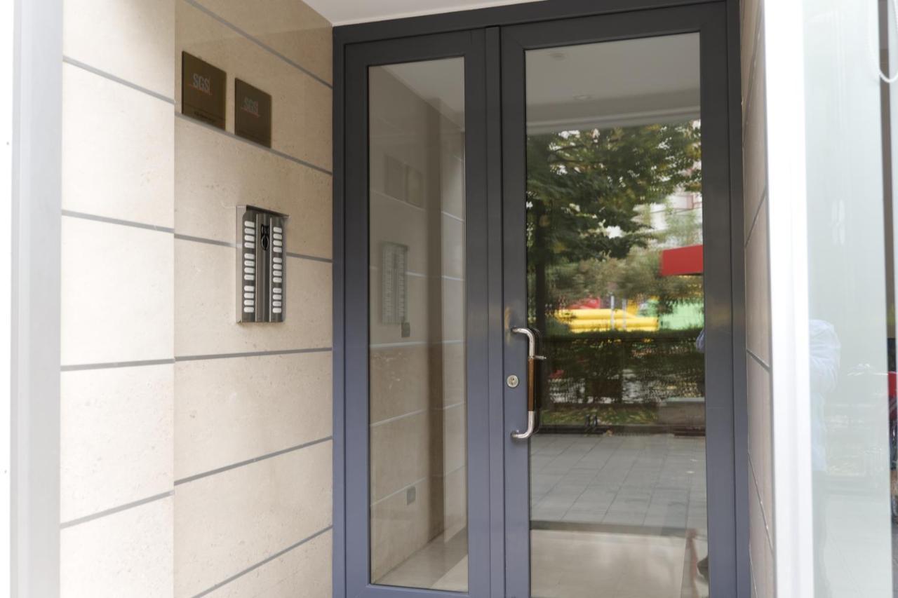 Luxury Condo In Tirana Exterior photo
